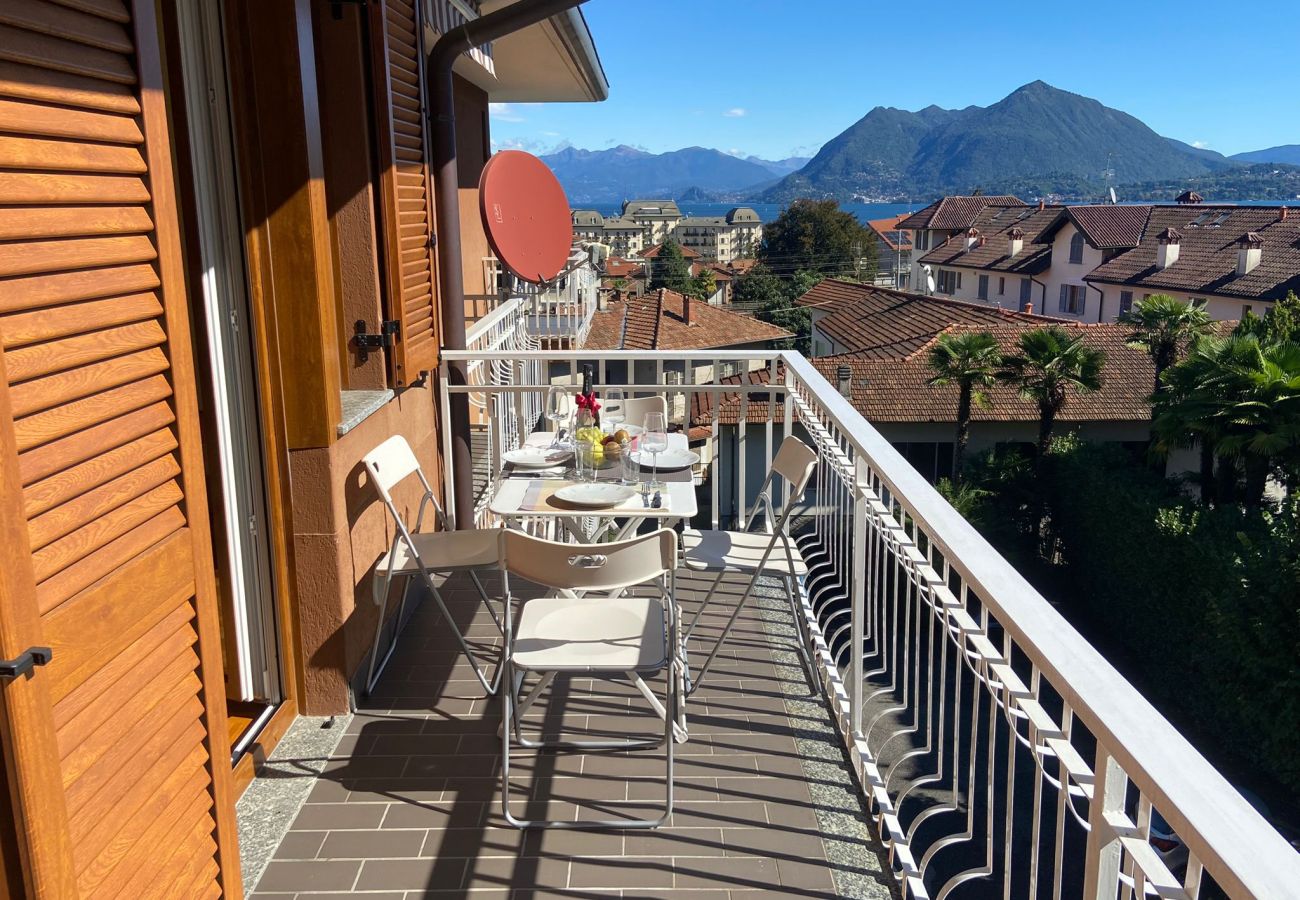 Ferienwohnung in Stresa - Ilaria apartment in Stresa with balcony lake view