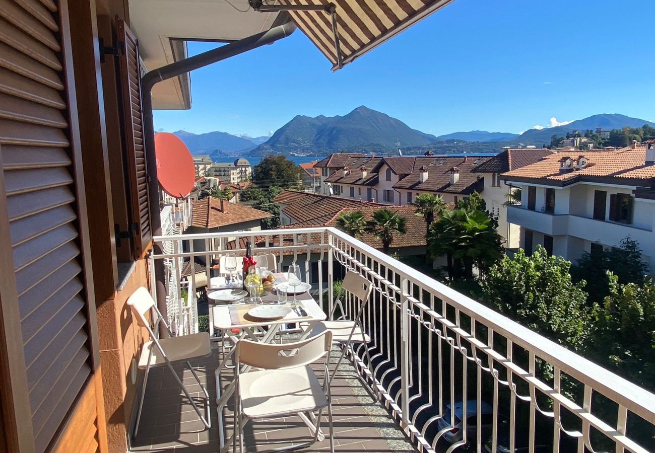 Ferienwohnung in Stresa - Ilaria apartment in Stresa with balcony lake view