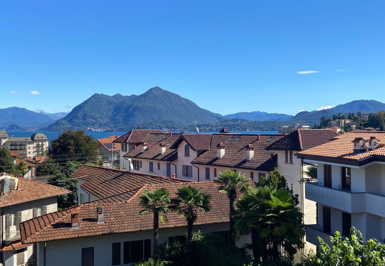 Ferienwohnung in Stresa - Ilaria apartment in Stresa with balcony lake view