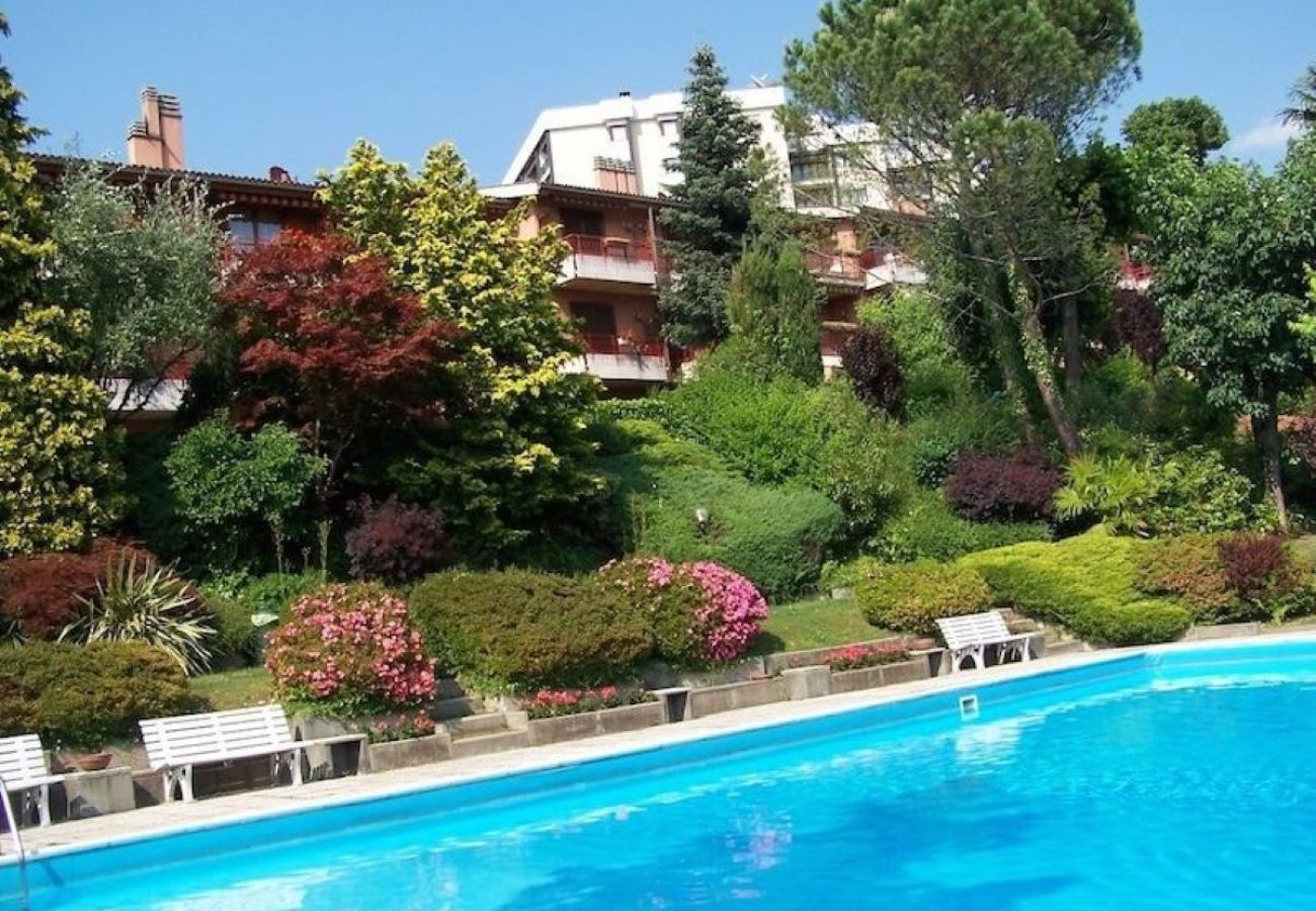 Ferienwohnung in Luino - Cordelia 9 Apartment with pool in Luino