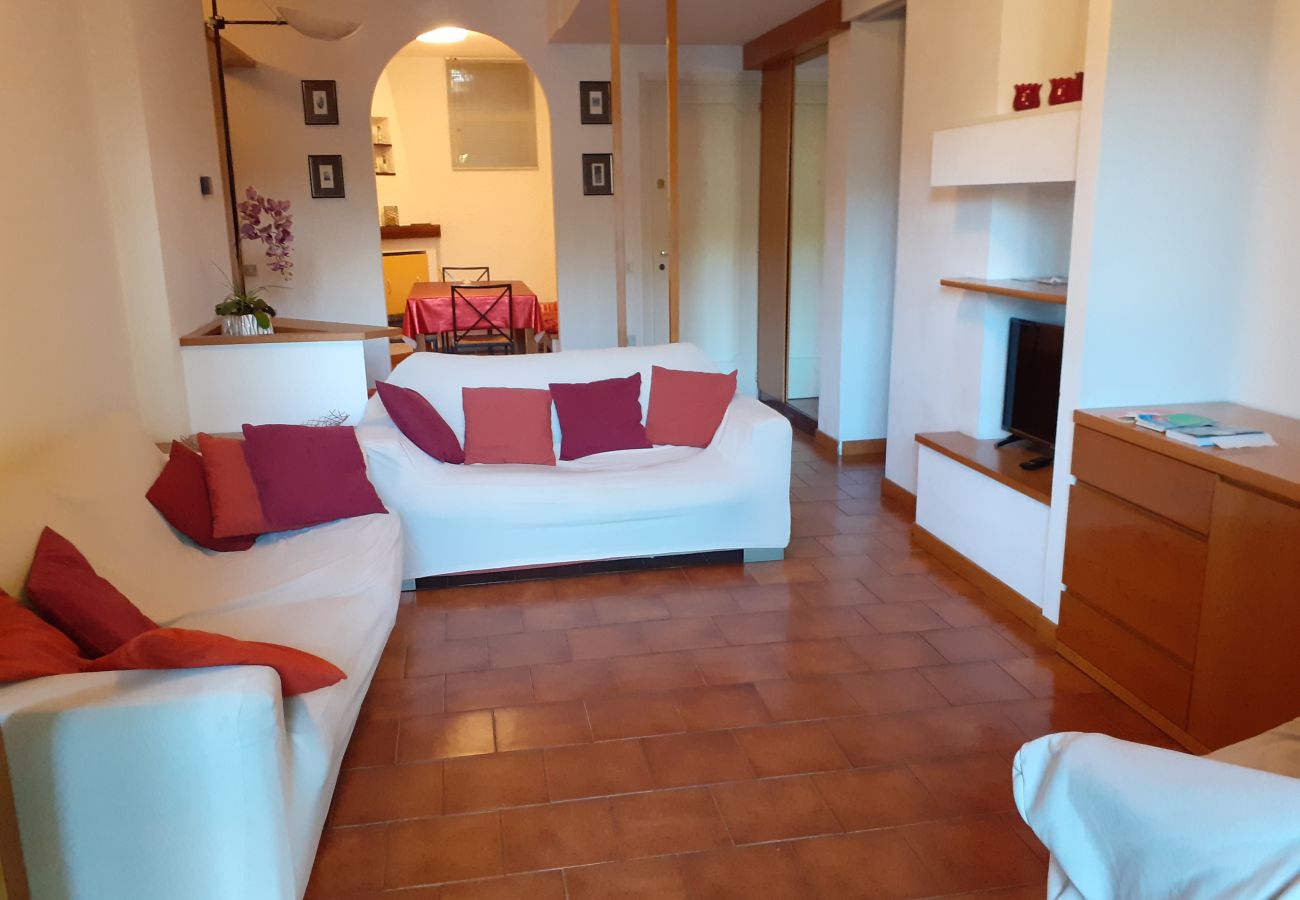 Ferienwohnung in Luino - Cordelia 9 Apartment with pool in Luino