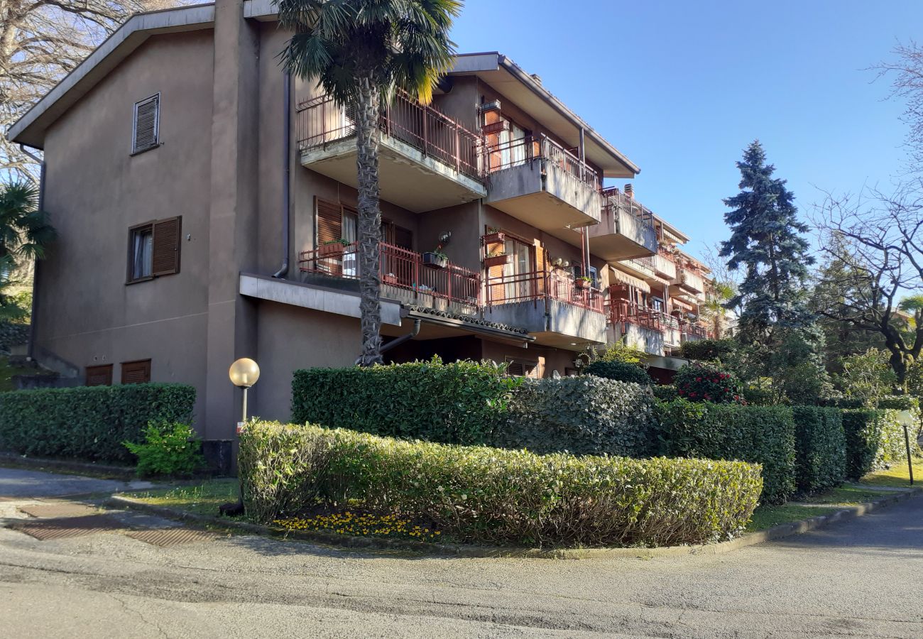 Ferienwohnung in Luino - Cordelia 9 Apartment with pool in Luino