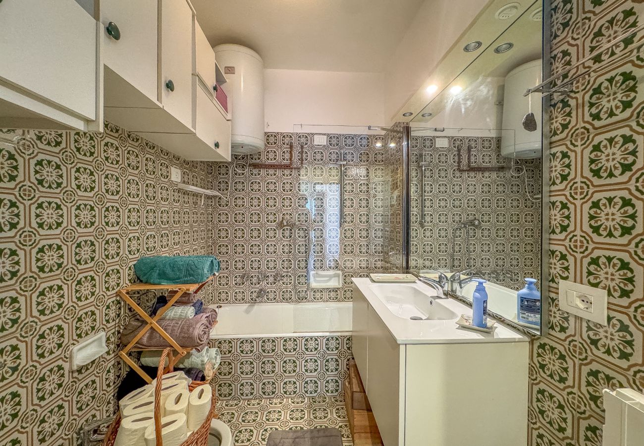 Ferienwohnung in Oggebbio - Vera apartment with wonderful terrace lake view