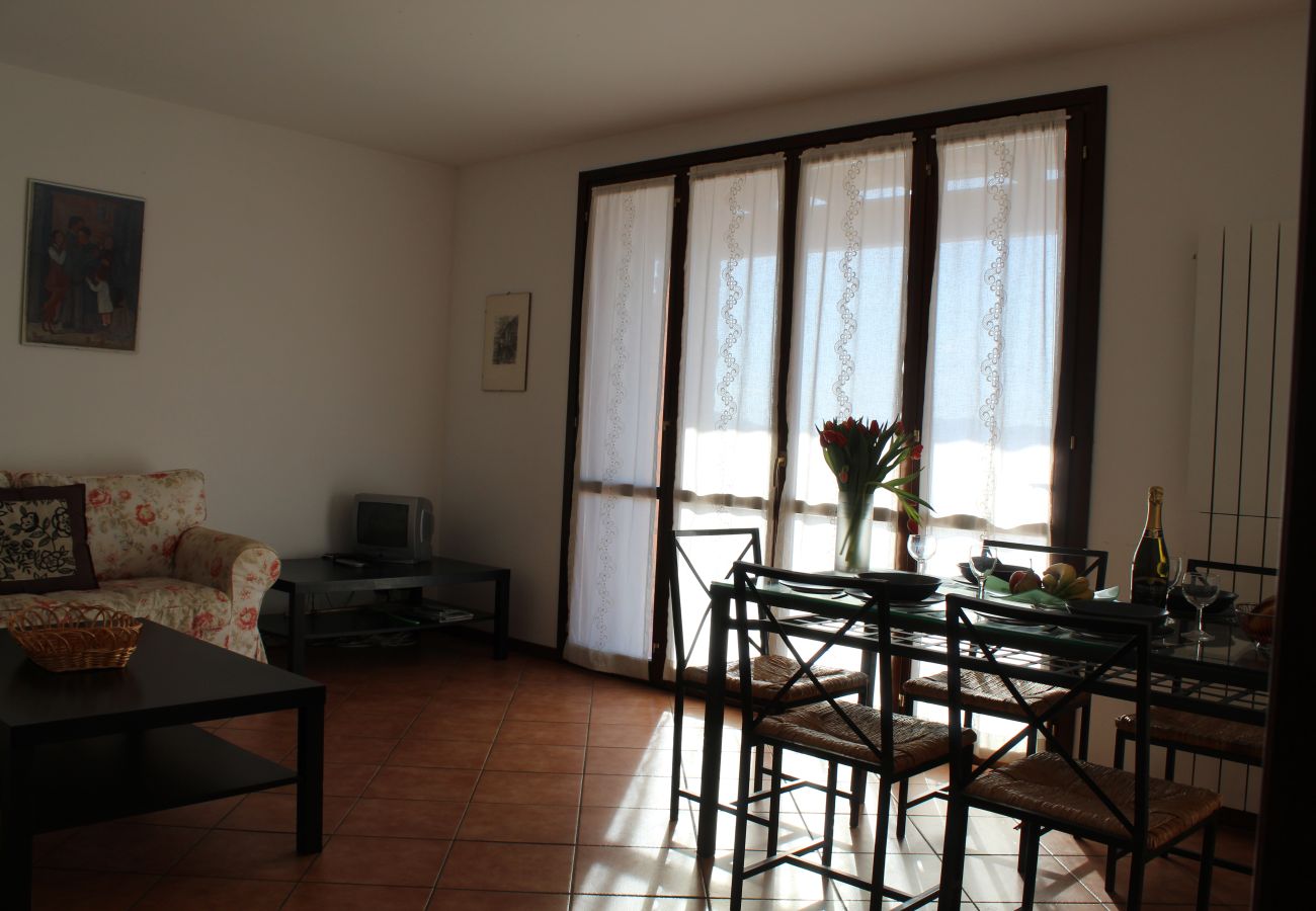 Ferienwohnung in Agra - Rosmarino 1 apartment in Agra with pool and view