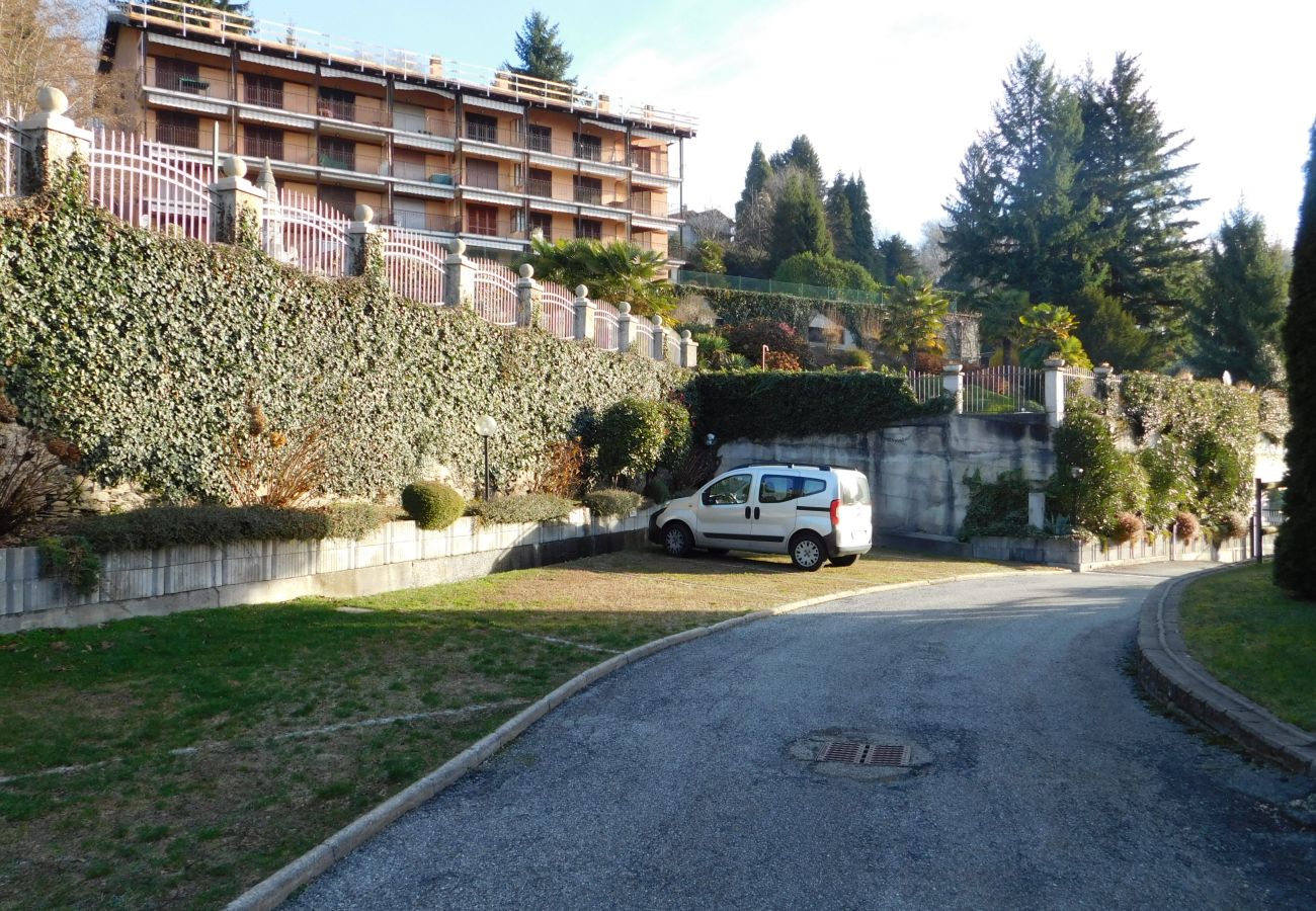 Ferienwohnung in Agra - Rosmarino 1 apartment in Agra with pool and view