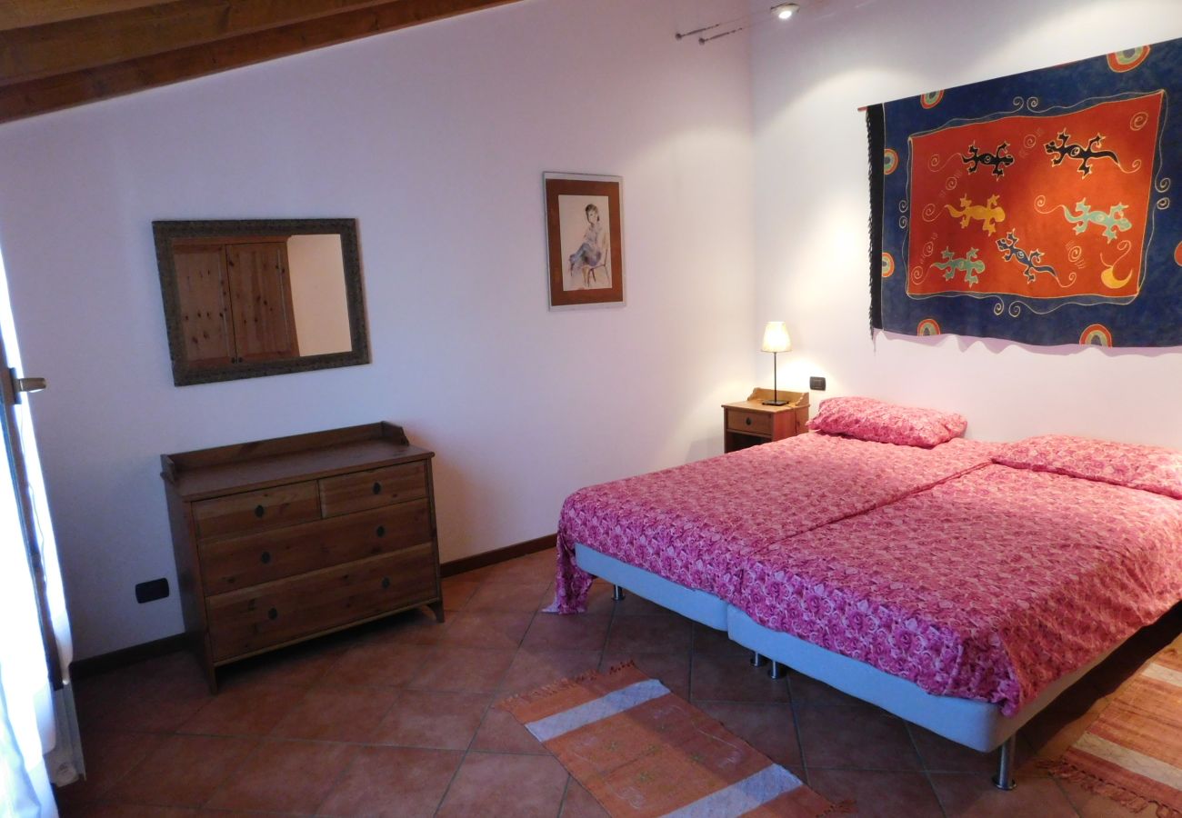 Ferienwohnung in Agra - Rosmarino 2 apartment in Agra with pool