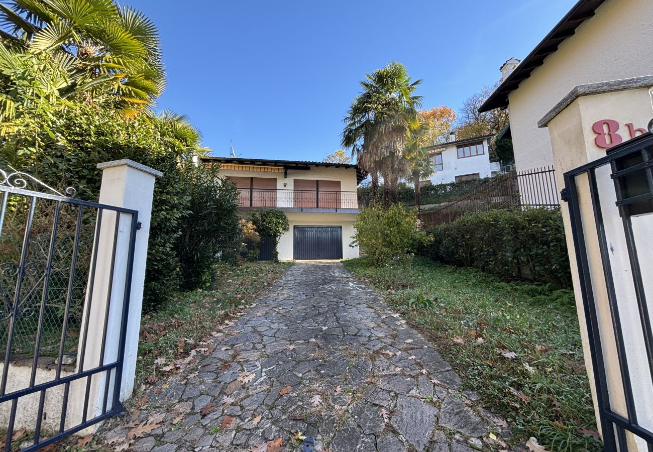 Ferienwohnung in Luino - Carmen apartment with lake view and balcony