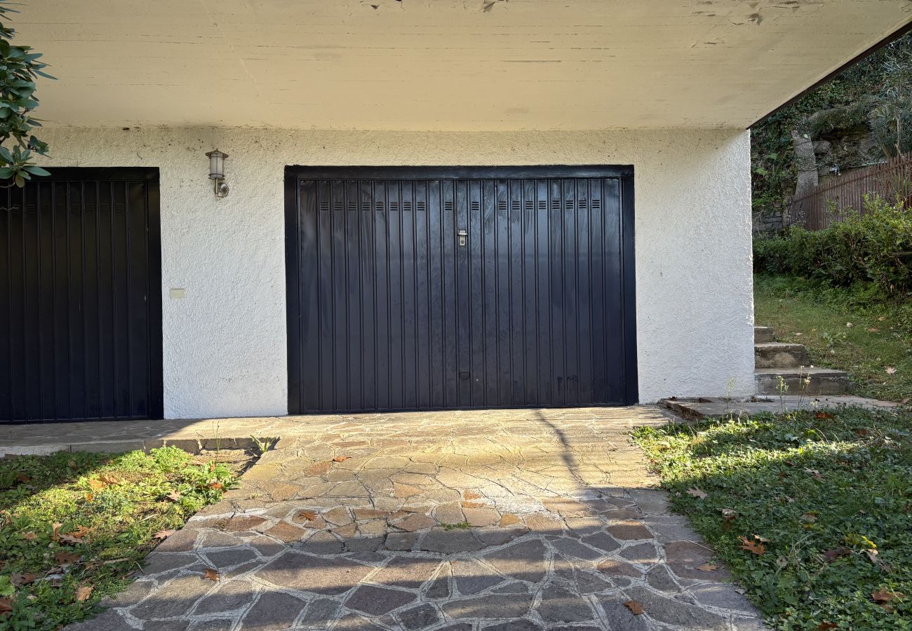 Ferienwohnung in Luino - Carmen apartment with lake view and balcony