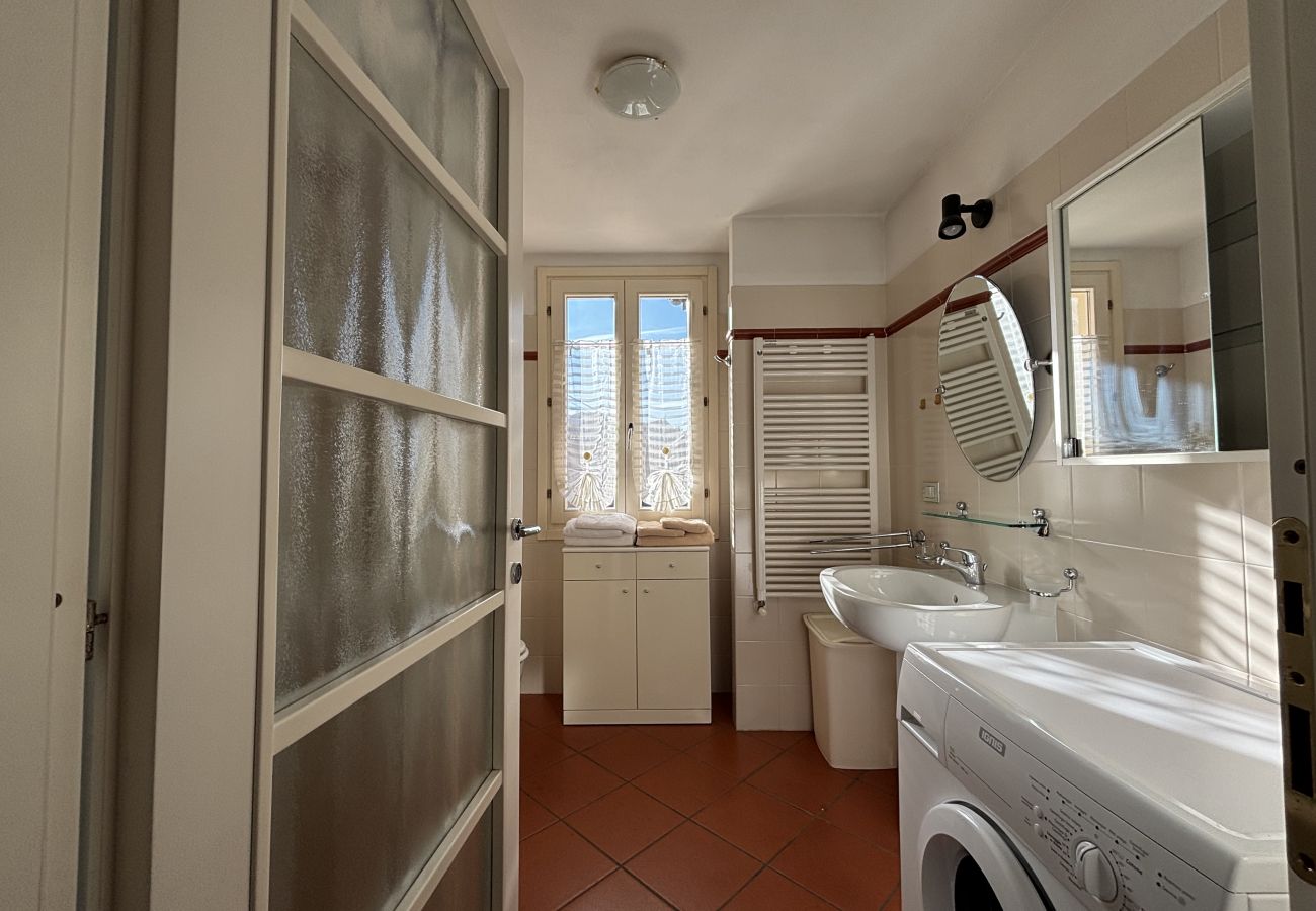 Ferienwohnung in Luino - Esther 2 apartment with balcony in Luino