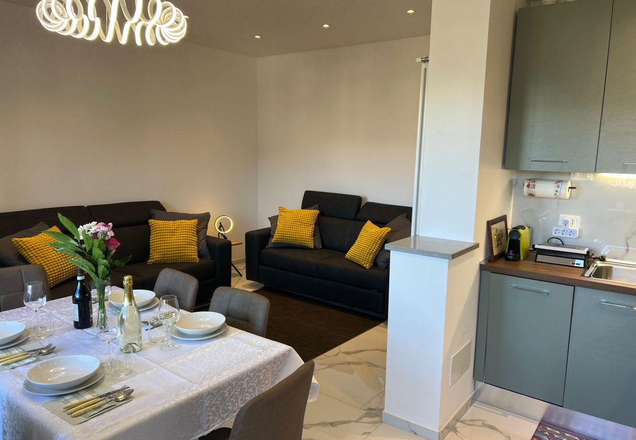 Ferienwohnung in Verbania - Zagosta apartment in Verbania with balcony