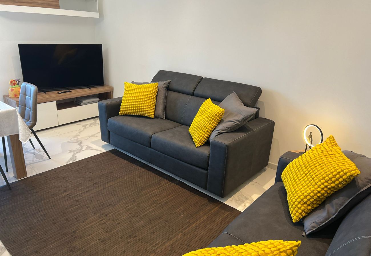 Ferienwohnung in Verbania - Zagosta apartment in Verbania with balcony