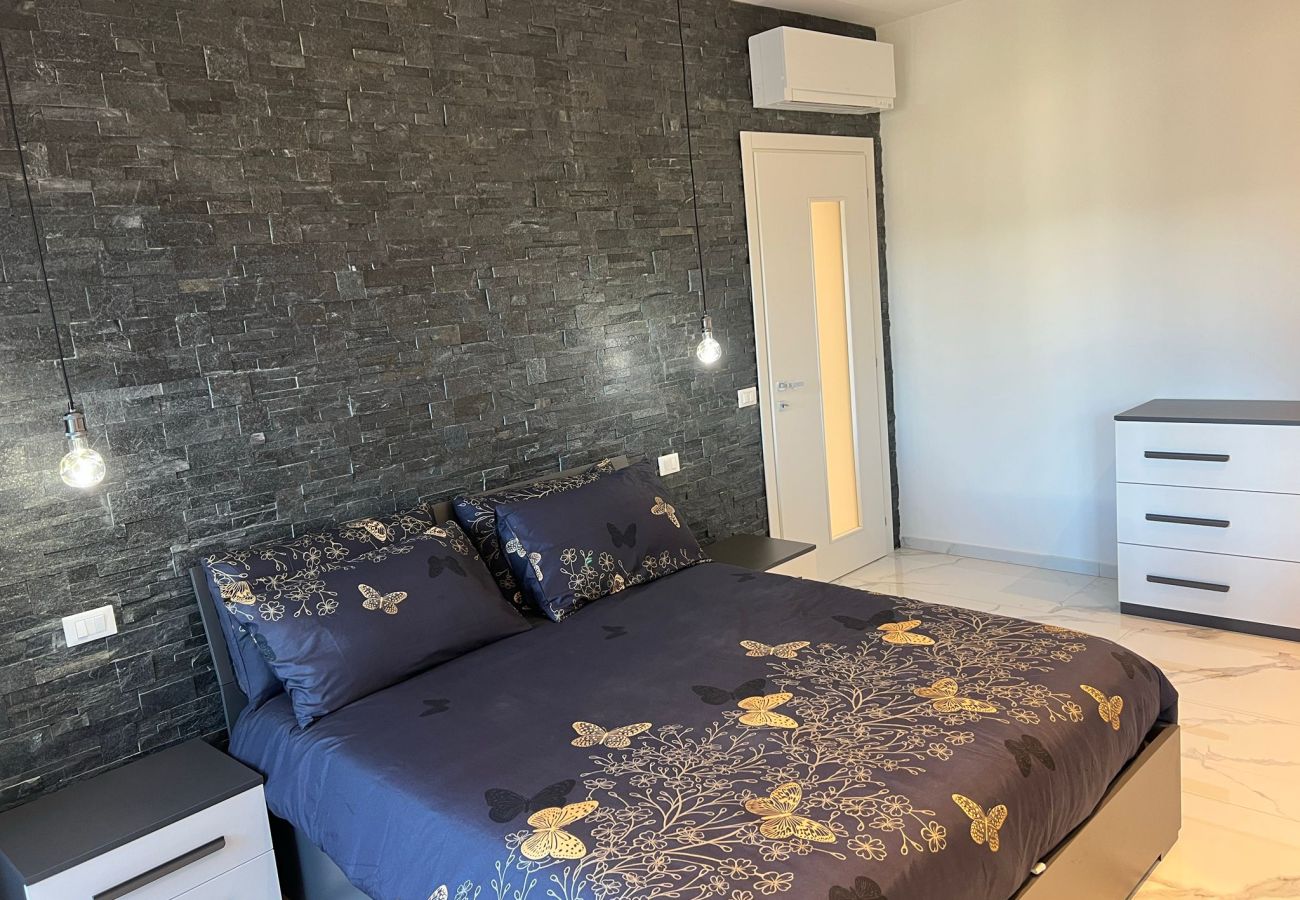 Ferienwohnung in Verbania - Zagosta apartment in Verbania with balcony