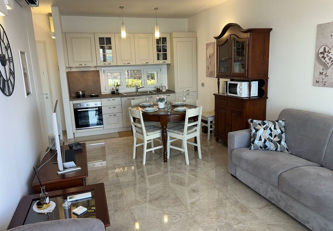 Ferienwohnung in Baveno - MyLago Apartment with pool and lake view