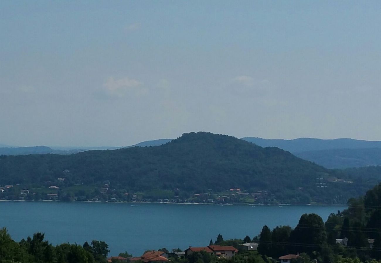 Maison à Pisano - Chalet Dania with garden, pool and lake view