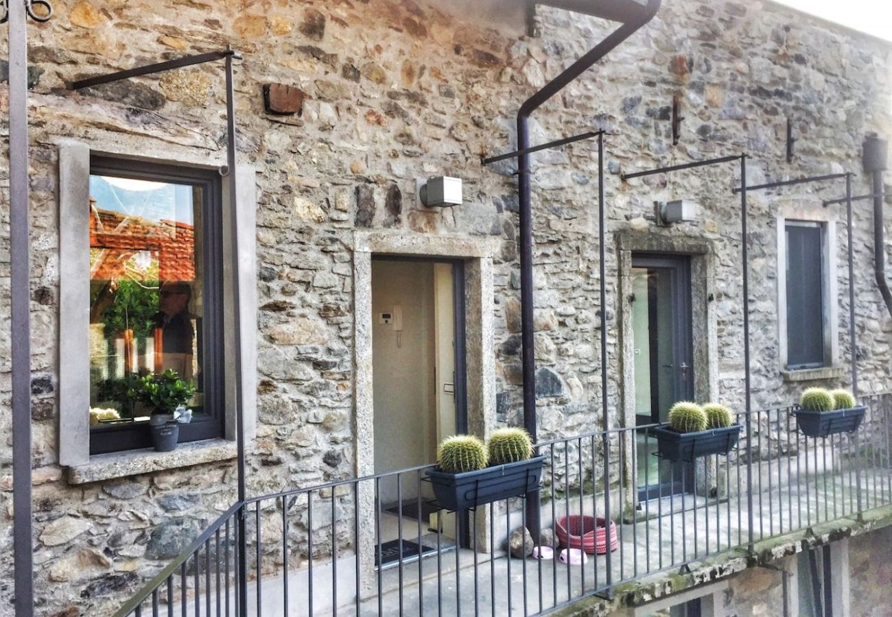 Maison à Stresa - Boutique Stone House Vedasco with pool