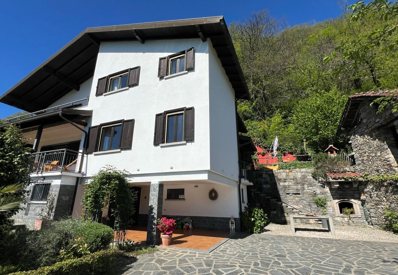 Villa à Oggebbio - Raggio di Sole Villa with pool and lakeview
