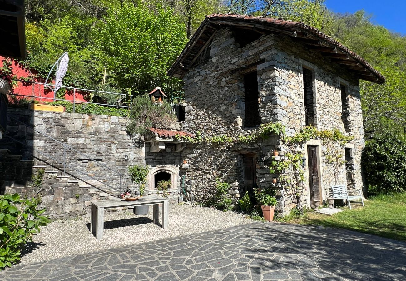 Villa à Oggebbio - Raggio di Sole Villa with pool and lakeview
