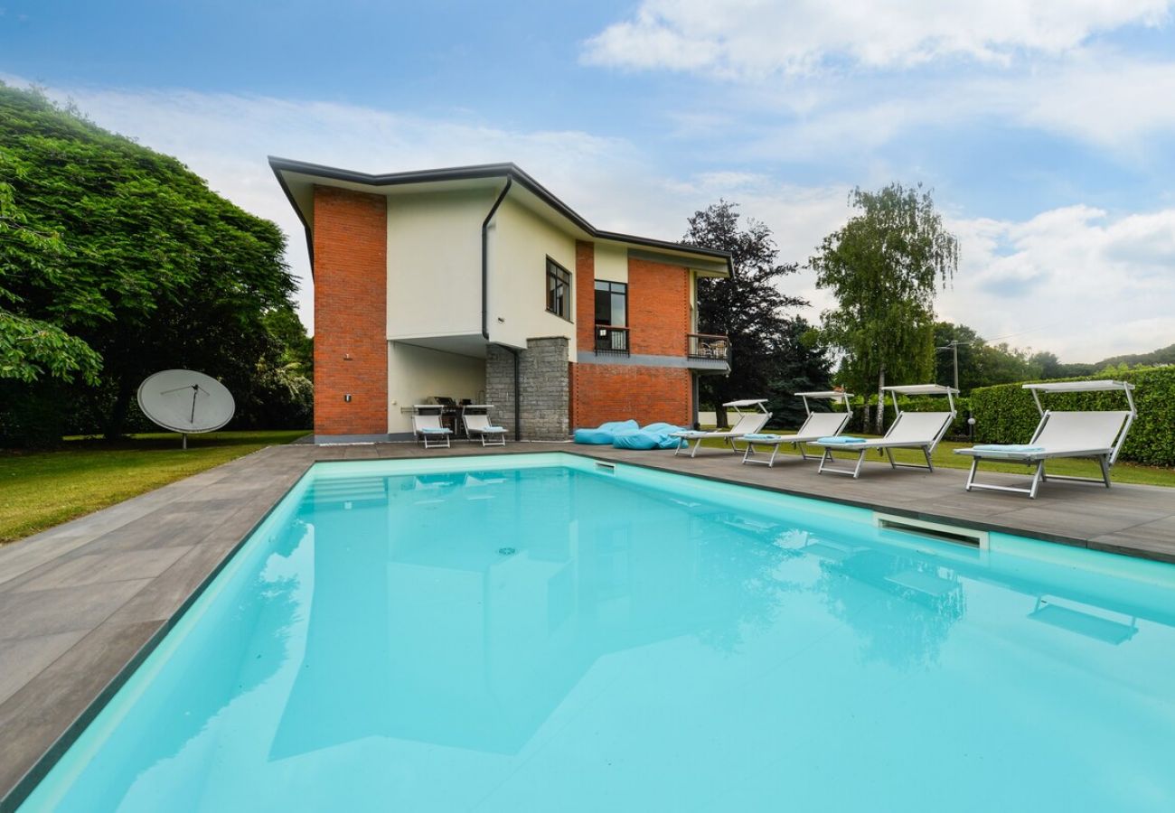 Villa in Lesa - Aurora Villa with pool in Lesa