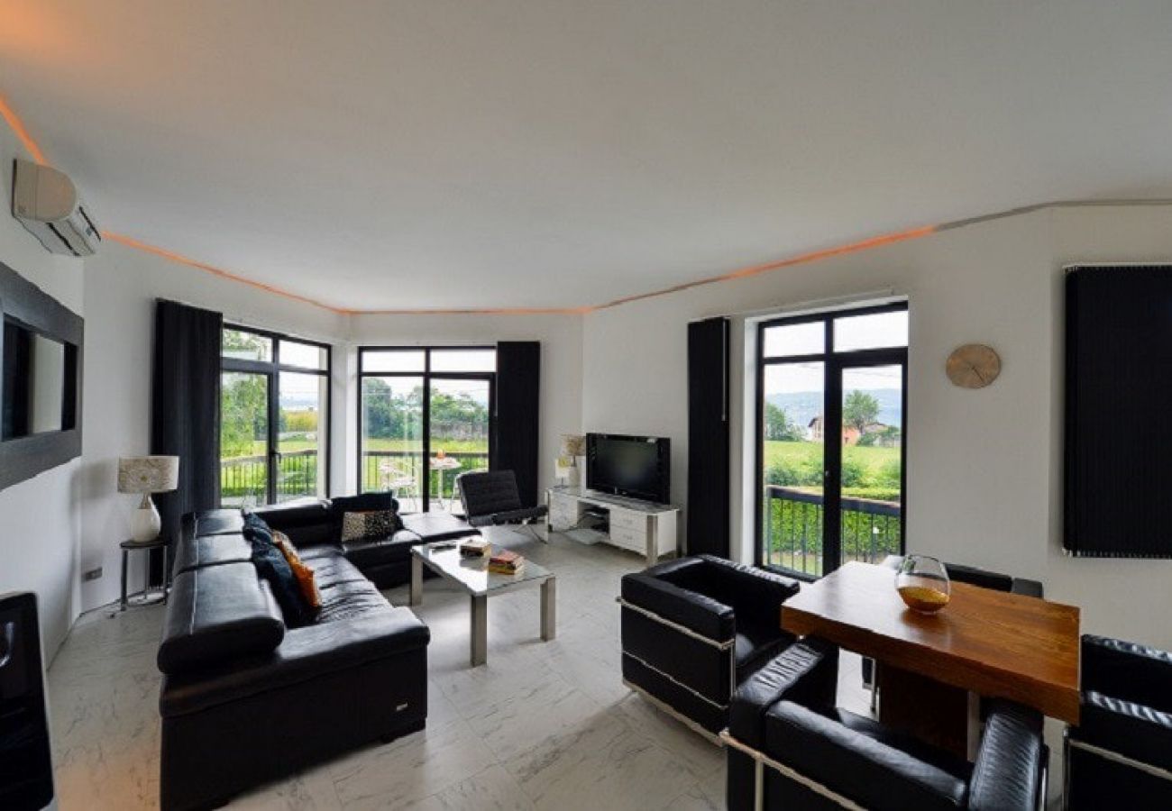 Villa in Lesa - Aurora Villa with pool in Lesa