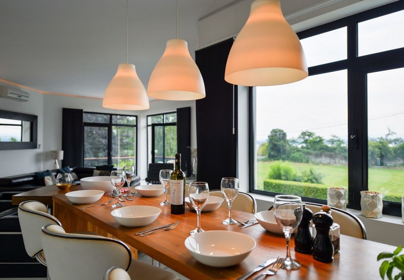 Villa in Lesa - Aurora Villa with pool in Lesa