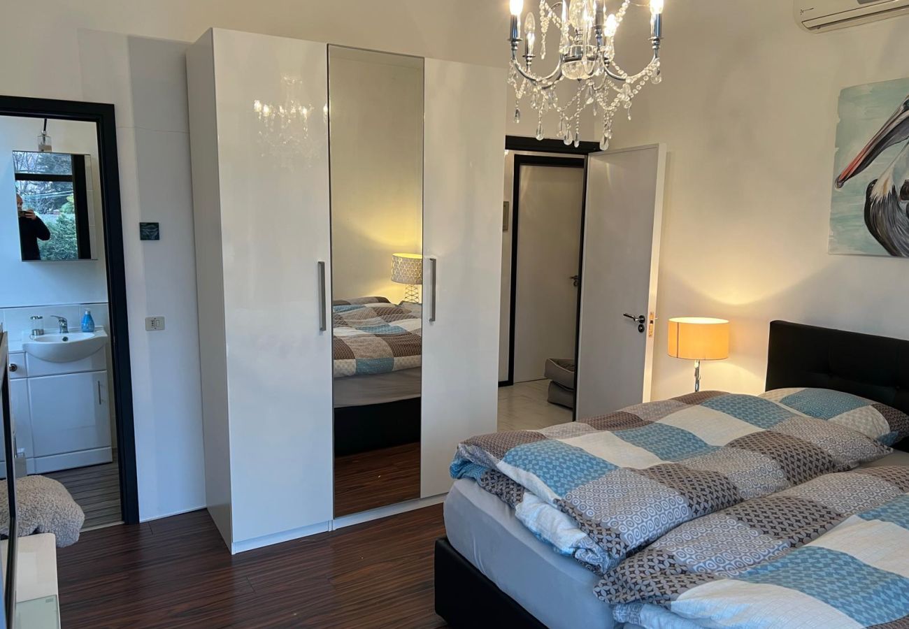 Villa in Lesa - Aurora Villa with pool in Lesa