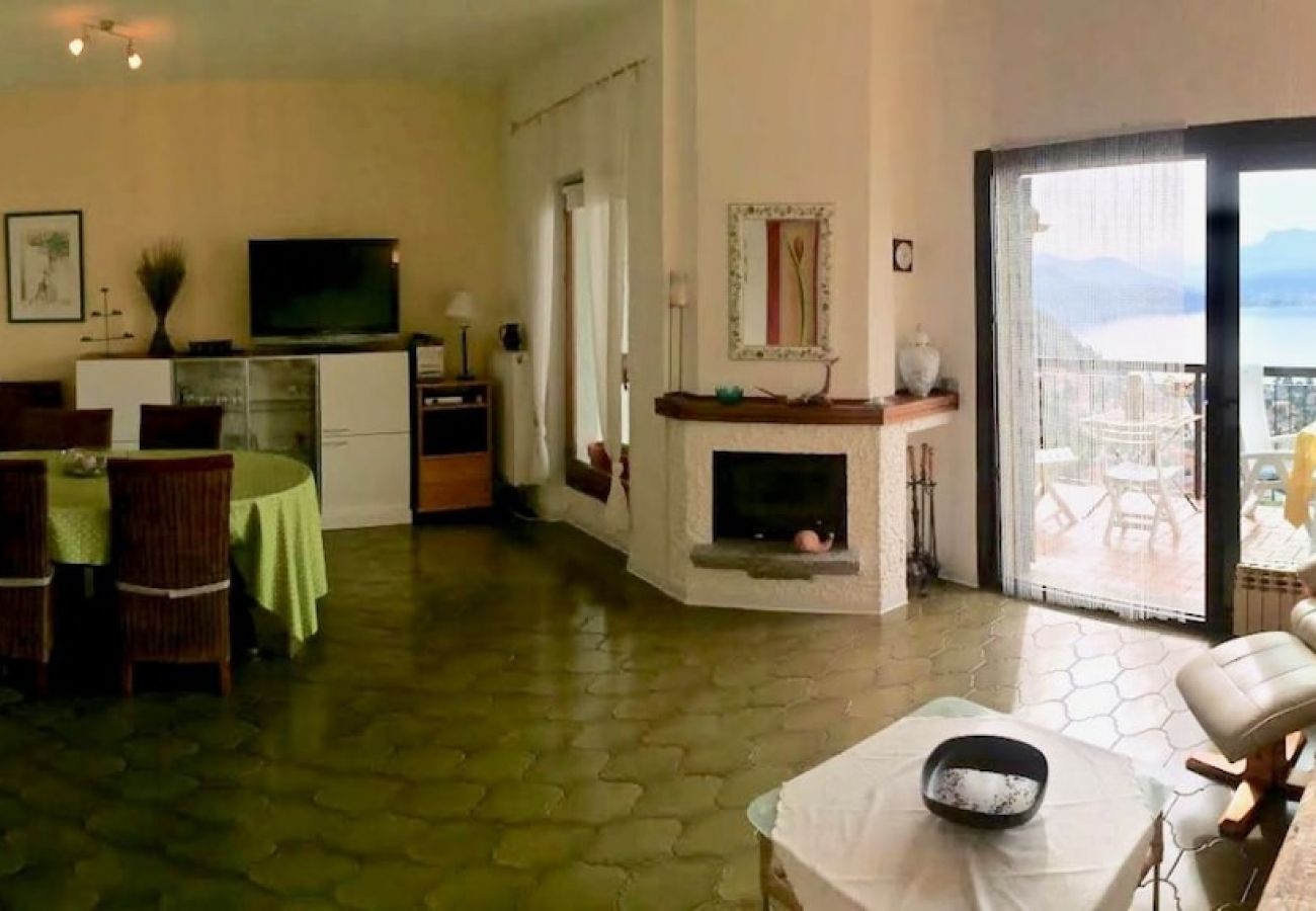 Apartment in Maccagno con Pino e Veddasca - Pandora 1 lake view apt. in residence with pool