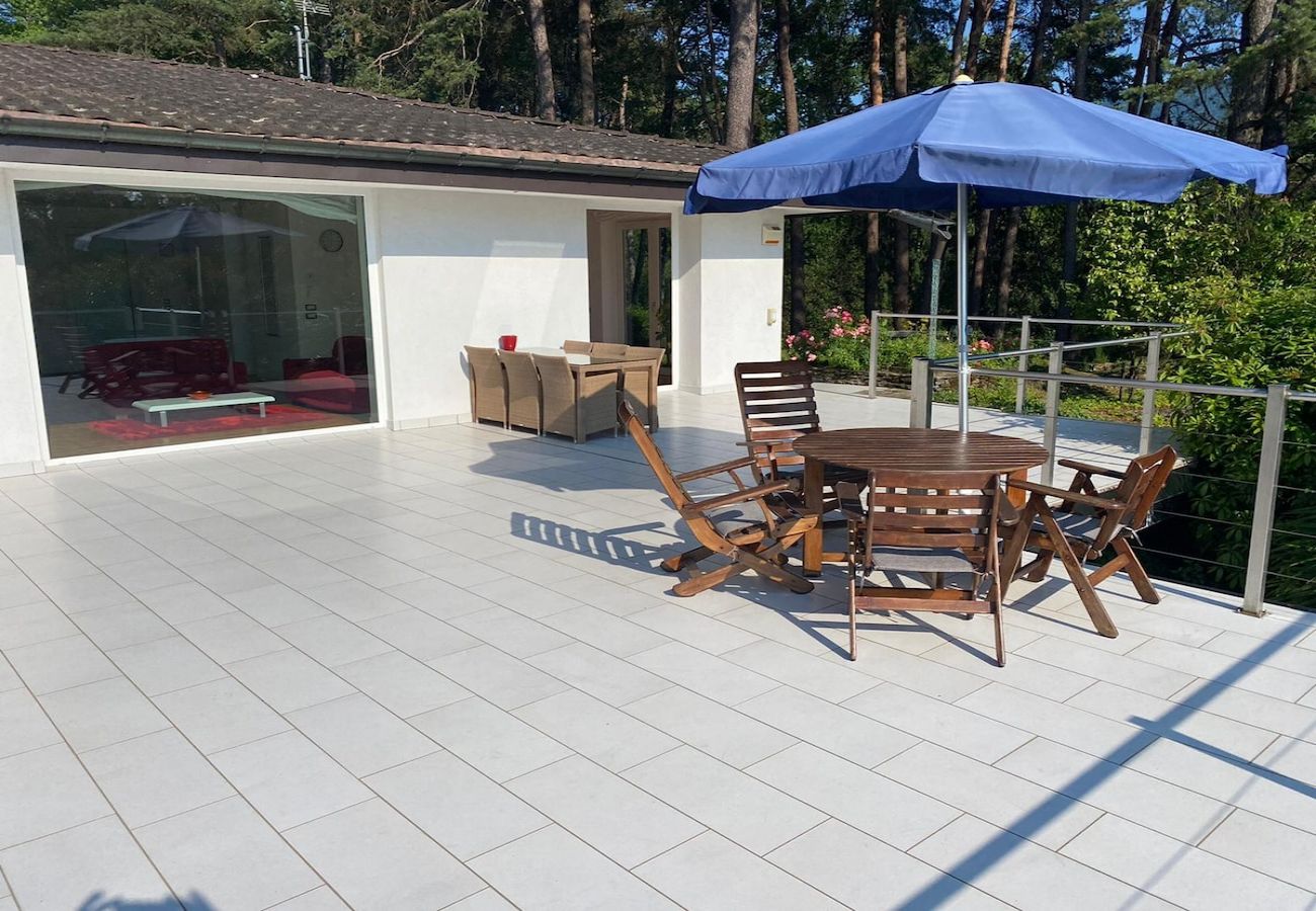 Villa in Luino - Villa Violetta in Luino with pool and garden