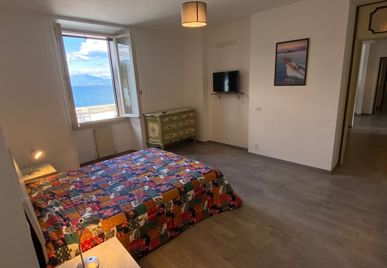 Apartment in Stresa - Wonderful Stresa apartment on the lake in Stresa