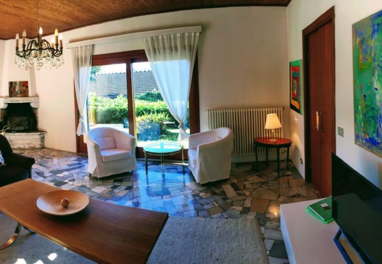 Villa in Brezzo di Bedero - Mirabella villa with pool and garden  in Brezzo di