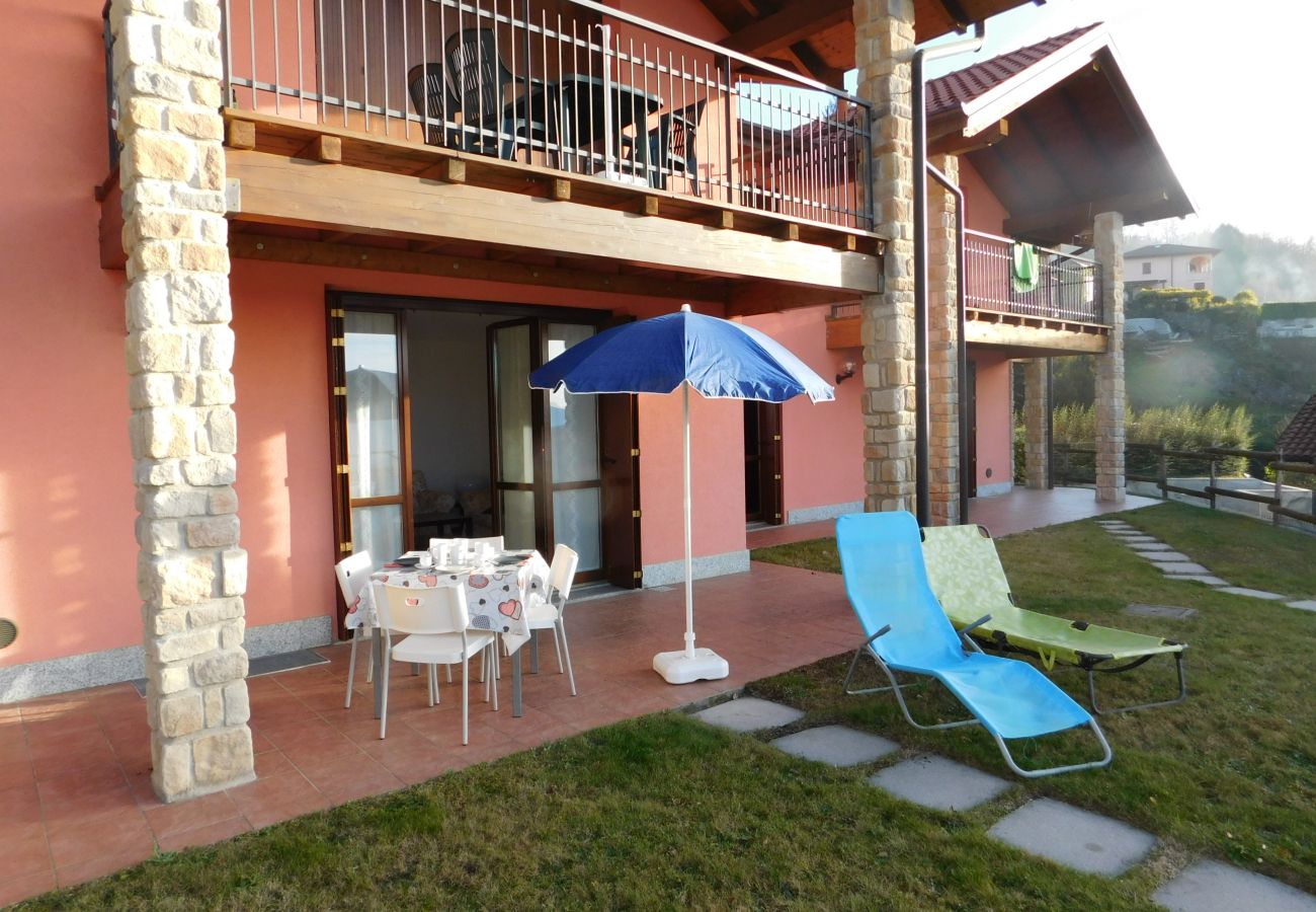 Apartment in Agra - Rosmarino 1 apartment in Agra with pool and view