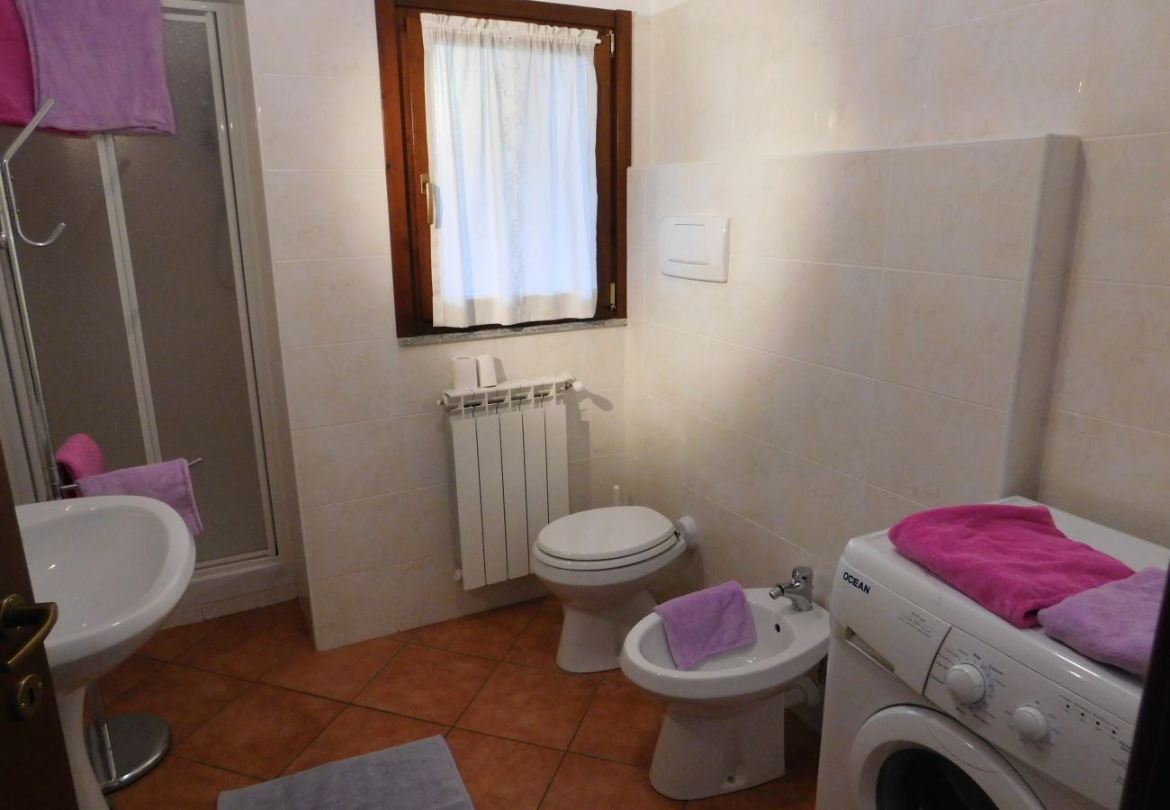 Apartment in Agra - Rosmarino 1 apartment in Agra with pool and view