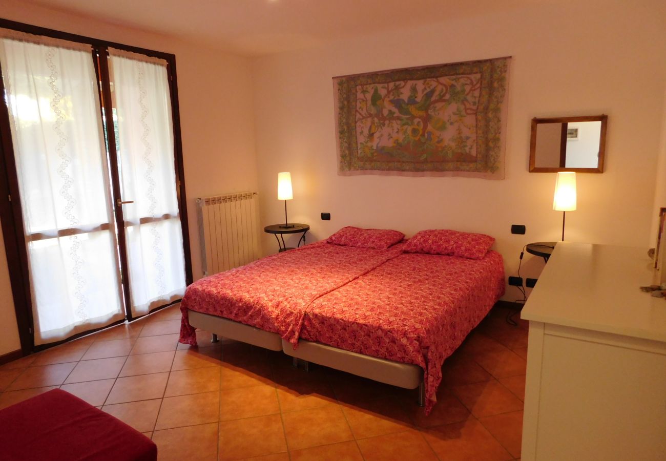 Apartment in Agra - Rosmarino 1 apartment in Agra with pool and view