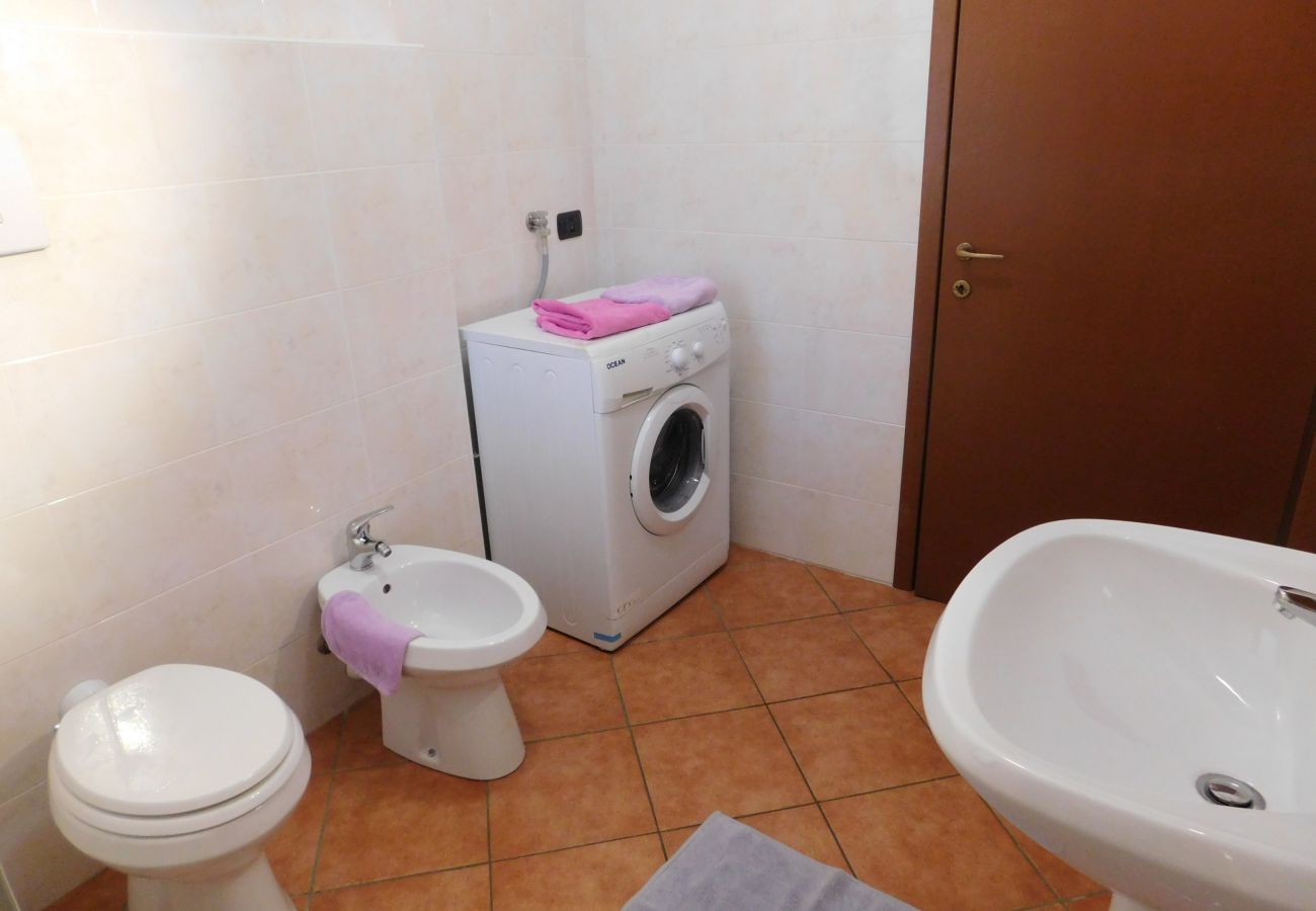 Apartment in Agra - Rosmarino 1 apartment in Agra with pool and view