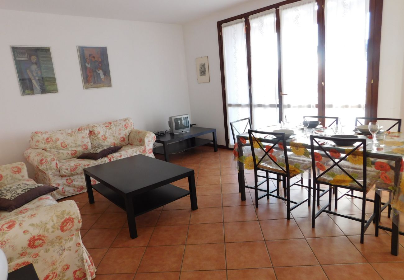 Apartment in Agra - Rosmarino 1 apartment in Agra with pool and view