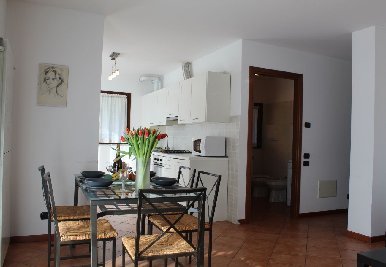 Apartment in Agra - Rosmarino 1 apartment in Agra with pool and view