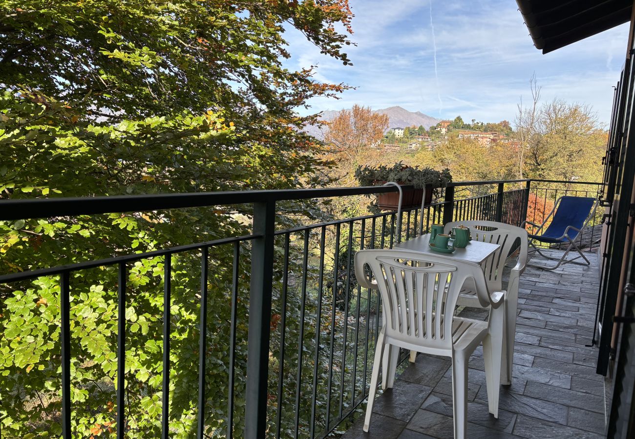 Apartment in Luino - Esther 2 apartment with balcony in Luino